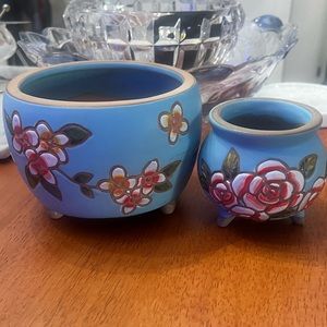 🥰TWO LOVELY POWDER BLUE POT PLANTERS W/HOLE COVERS💐🌹